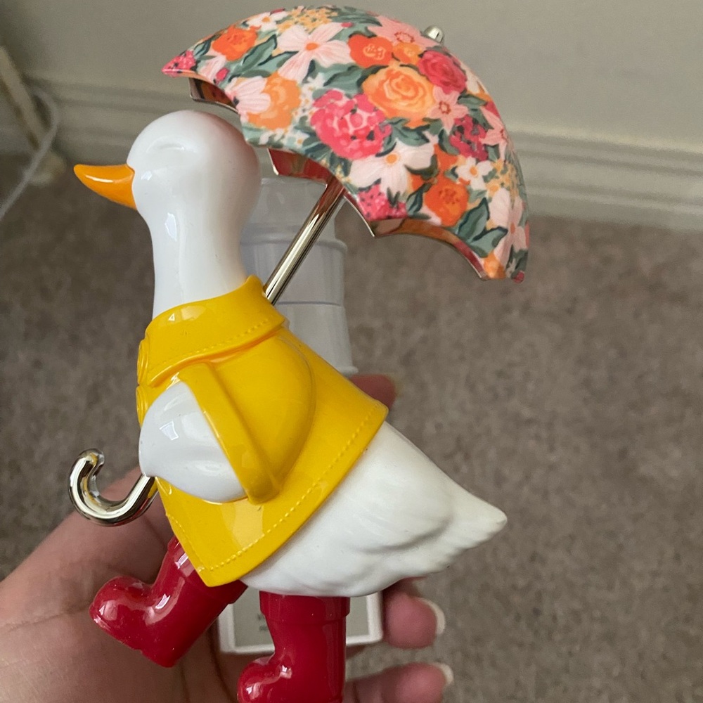 Bath and Body Duckie with Umbrella Plug In